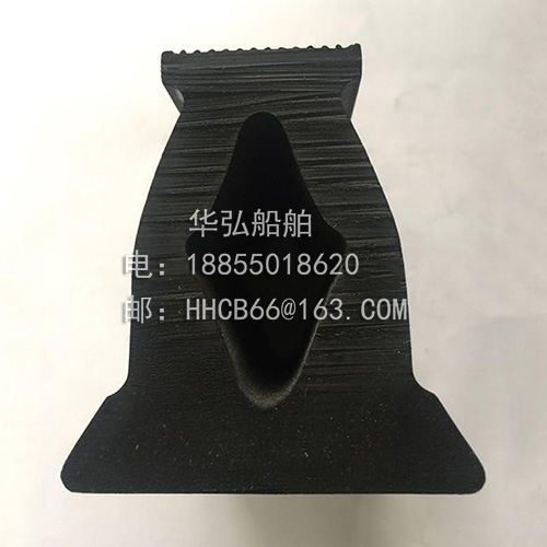 Rubber sealing strip and corner joint of marine hatch cover